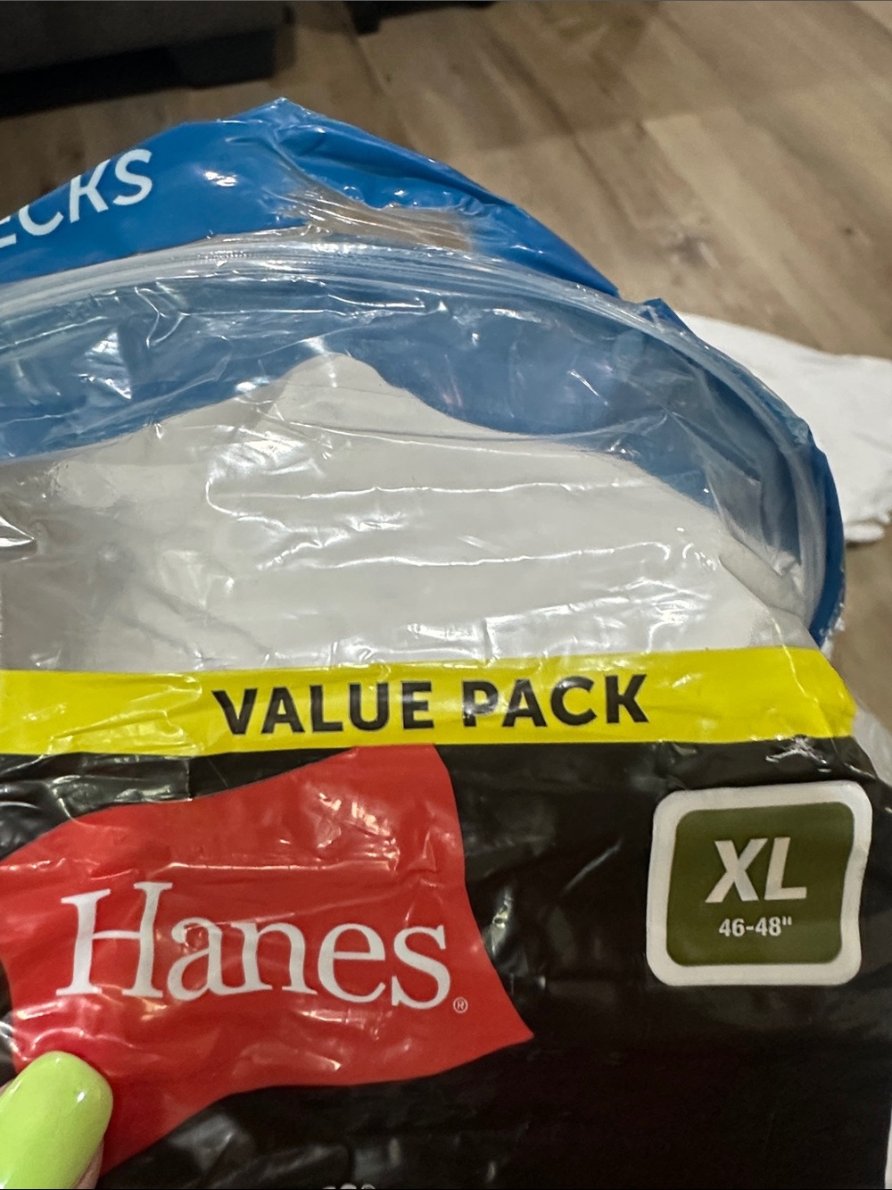 Hanes White V-Neck T-Shirts - XL Value Pack of SIX - Picture 2 of 2